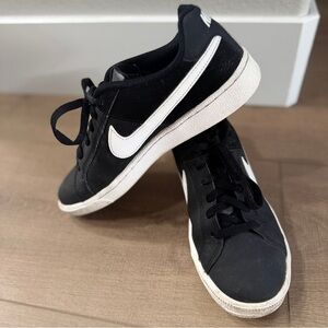 Nike Court Royale Black & White Shoes  8.5 Women’s Sneakers 749867010